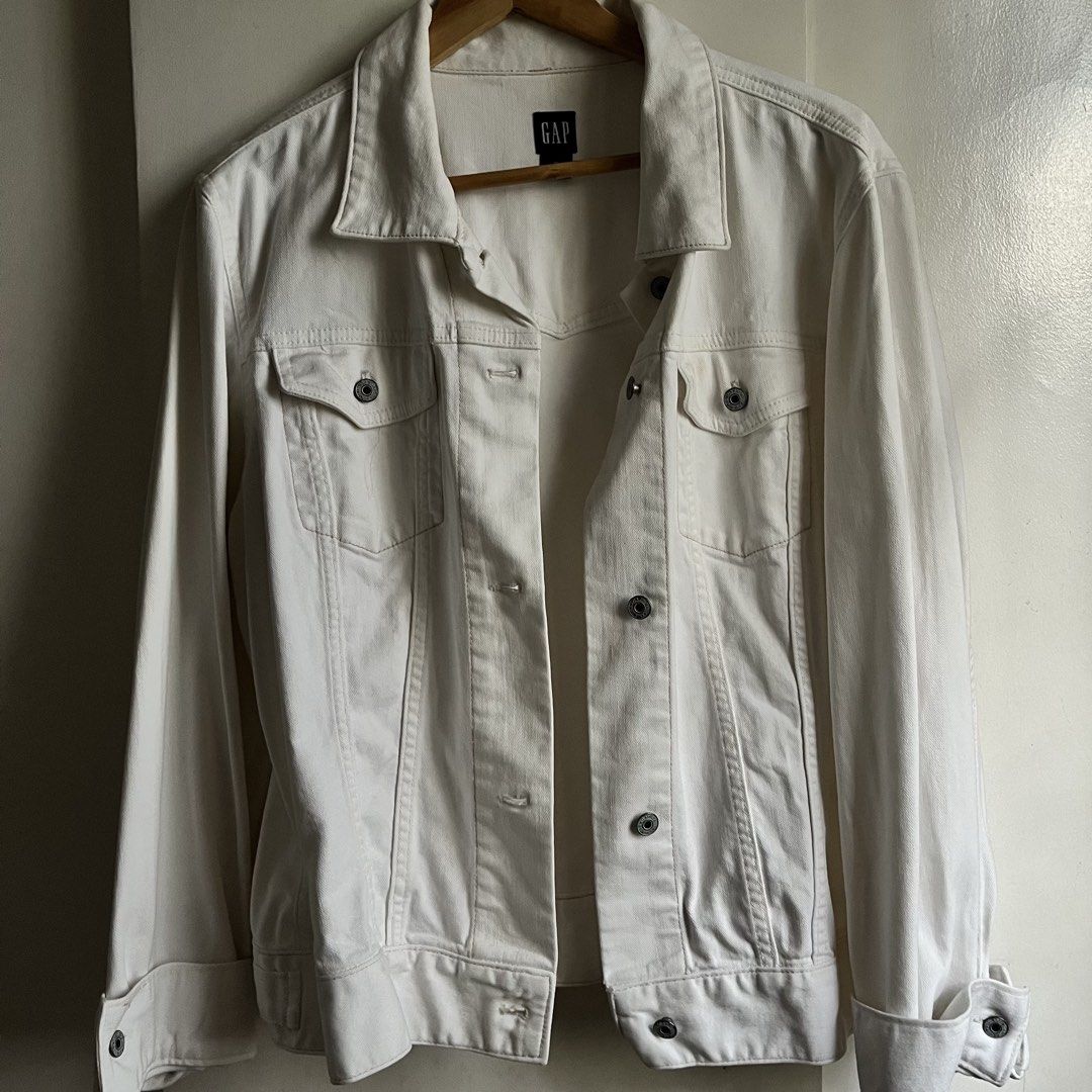 GAP Women’s White Denim Jacket (Category: Coats, Jackets and Outerwear) located in Pasay City. Submitted by klosetbykelly (Listing ID 1467682036, Image 1). Description: Welcome to klosetbykelly! 🎀💞 mode of payment: Gcash mode of delivery: J&t and Lalamove location: Pasay City NO LOWBALLING ❌ BOGUS BUYERS WILL BE AUTOMATICALLY BLOCKED 🚫 NO TO IMPATIENT BUYERS ❌ PAYMENT FIRST BEFORE SHIPPING ‼️ ITEM DESCRIPTION: - Brand/Model: GAP Classic White 