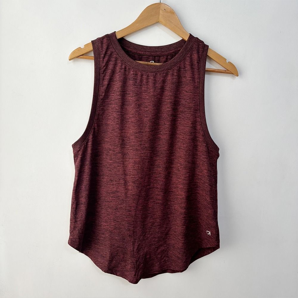 GapFit Brushed Tech Jersey Tank Top (Category: Activewear) located in San Fernando. Submitted by lilasboutique (Listing ID 1467630852, Image 1). Description: Size: SMALL (S) Chest: 36-38 in | Length: 25 in Fit: Regular • Good Condition. No issues • Brand: Gap • Color: Maroon • Material: Brushed Tech Jersey • Tagged as Small but can fit Medium to Large.