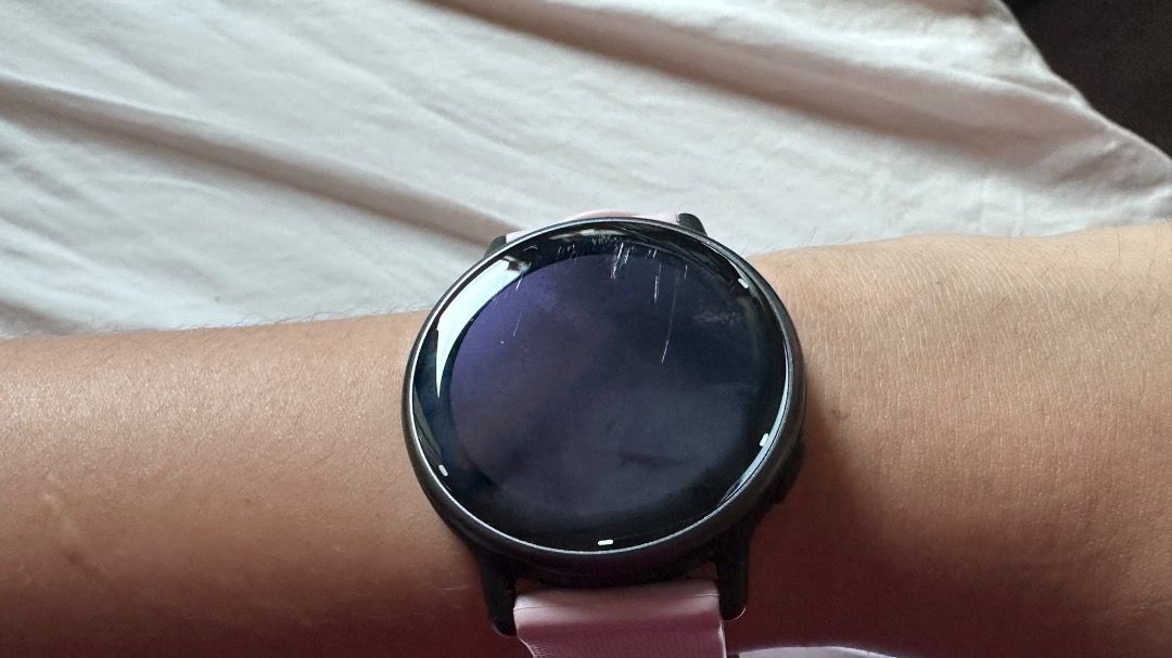 Garmin Vivoactive 5 (Category: Wearables & Smart Watches) located in Bulacan. Submitted by milkybangtandreams (Listing ID 1467682079, Image 2). Description: Comes with original charger, 2 straps, and the screen protector Battery life lasts me 7-11 days with a 60 minute workout 3-4x a week without power saving mode. Charges to 100% in 20-30 minutes (maybe less i forget to check) Has some scratches from bouldering (it adds character imo) 💔 not too
