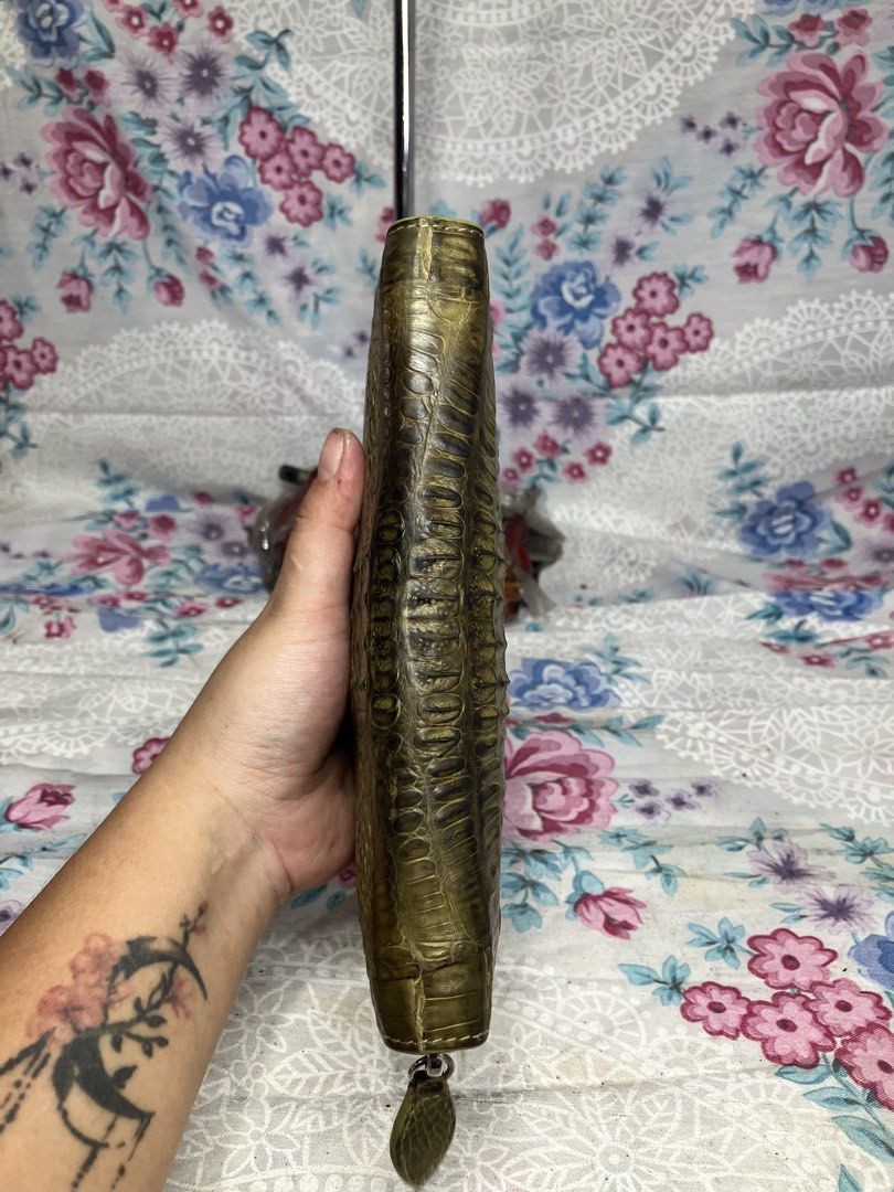GENUINE CROCODILE LEATHER WALLET (Category: Wallets & Card holders) located in General Mariano Alvarez. Submitted by adonid (Listing ID 1467624439, Image 3). Description: GENUINE CROCODILE LEATHER WALLET GOOD CONDITION NORMAL SIGN OF USAGE ONLY .
