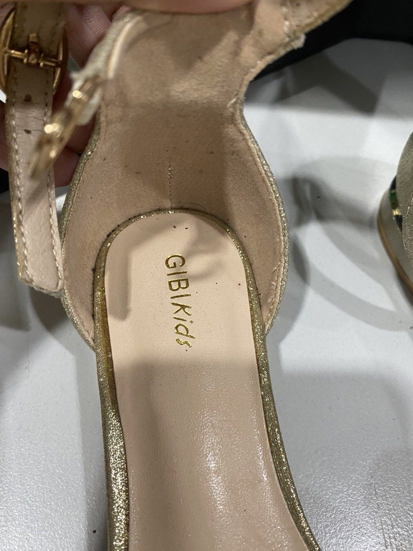 Gibi Kids Glitz Gold Sandals Size 31 (Category: Babies & Kids Fashion) located in Manila. Submitted by piinnnnkk (Listing ID 1467612231, Image 2). Description: Never been used. No flaws 20 cm 8 inches.