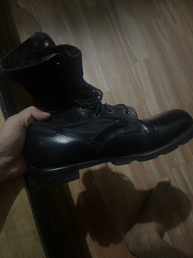 Gibsons combat boots (Category: Combat Sports) located in Manila. Submitted by young.jemuel18 (Listing ID 1467612147, Image 2). Description: Free bies 1 hand cuff 1 tactical knife 1 ice pick .