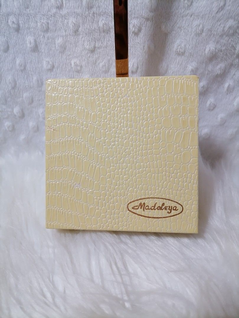 Gift Ideas: Compact Mirror with box (Category: Other Accessories) located in Butuan. Submitted by az-branded.items (Listing ID 1467734245, Image 1). Description: From Japan.
