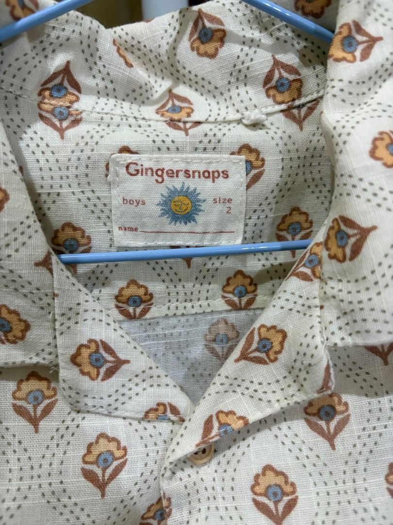 Gingersnaps Boys Polo and Shirt Bundle (Category: Babies & Kids Fashion) located in Antipolo. Submitted by baneinei (Listing ID 1467758266, Image 3). Description: - Brand: Gingersnaps - Size: 24 months - Quantity: Bundle of 2 shirts - Design 1: Cream polo shirt with all-over white tropical leaf pattern - Design 2: Red crew neck tee with large multi-color 'AMAZING AMIGO' graphic print - Material: Soft cotton fabric - Red shirt PHP 80 - Polo PHP 15