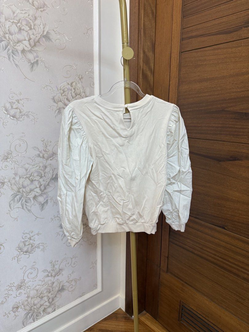 Gingersnaps: Sweater in Light Pink (Category: Babies & Kids Fashion) located in Quezon City. Submitted by vpauline (Listing ID 1467621160, Image 3). Description: 9/10 Size: 14.