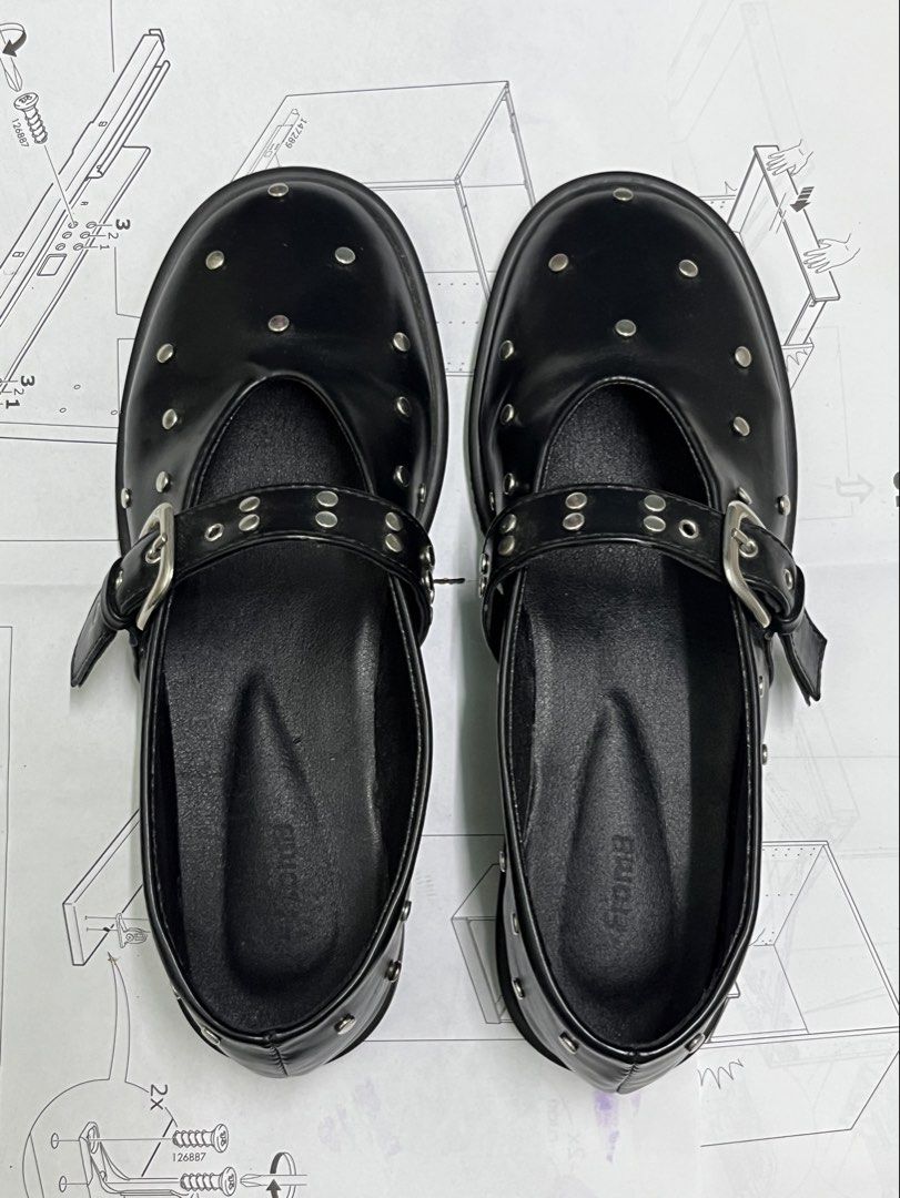 GIUGIU 535 Bling Belt Flat Loafers (Category: Flats & Sandals) located in Las Pinas. Submitted by askingnoelle (Listing ID 1467792148, Image 1). Description: CM 240 US 7 UK 4.5 EU 37.5 loc: SM NORTH, QC.