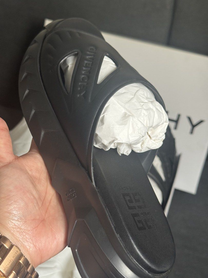 GIVENCHY SLIDES (Category: Sneakers & Footwear) located in Manila. Submitted by prettystuff1008 (Listing ID 1467781314, Image 3). Description: New with inclusion Store bought Size 39 Pls check photos uploaded .