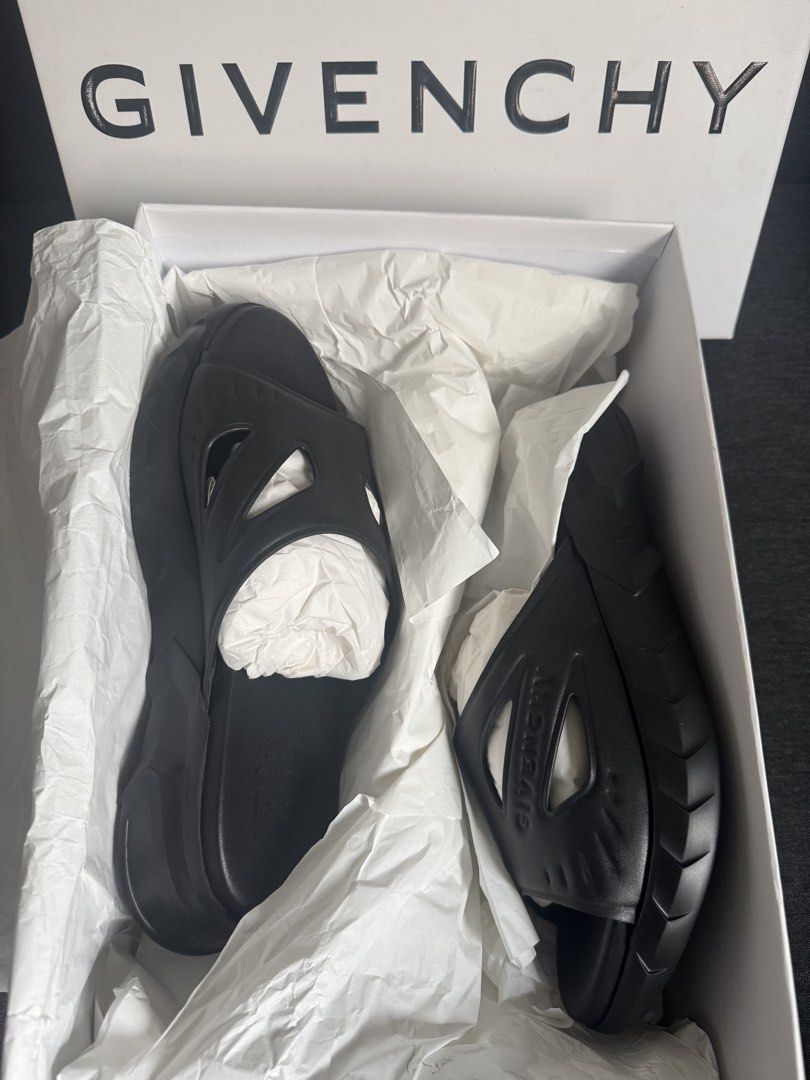 GIVENCHY SLIDES (Category: Sneakers & Footwear) located in Manila. Submitted by prettystuff1008 (Listing ID 1467781314, Image 2). Description: New with inclusion Store bought Size 39 Pls check photos uploaded .