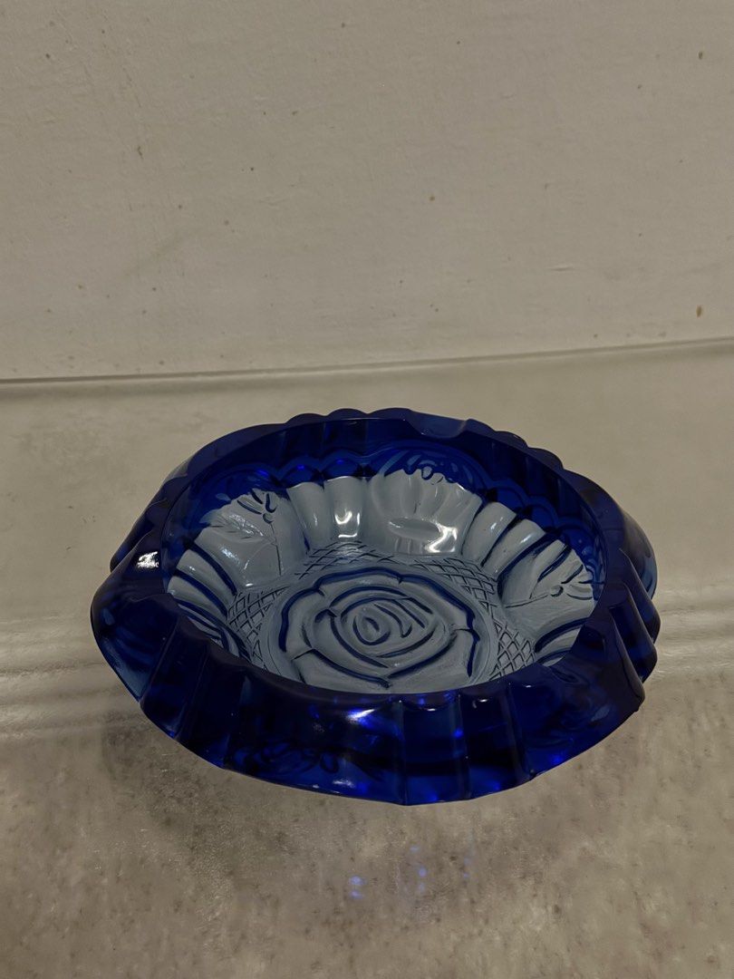 Glass ashtray/trinket dish (Category: Vases & Decorative Bowls) located in Paranaque City. Submitted by closetanghelita (Listing ID 1467738159, Image 2). Description: Quite big and can fit a lot No issues Can use as an ashtray or bowl for trinkets.