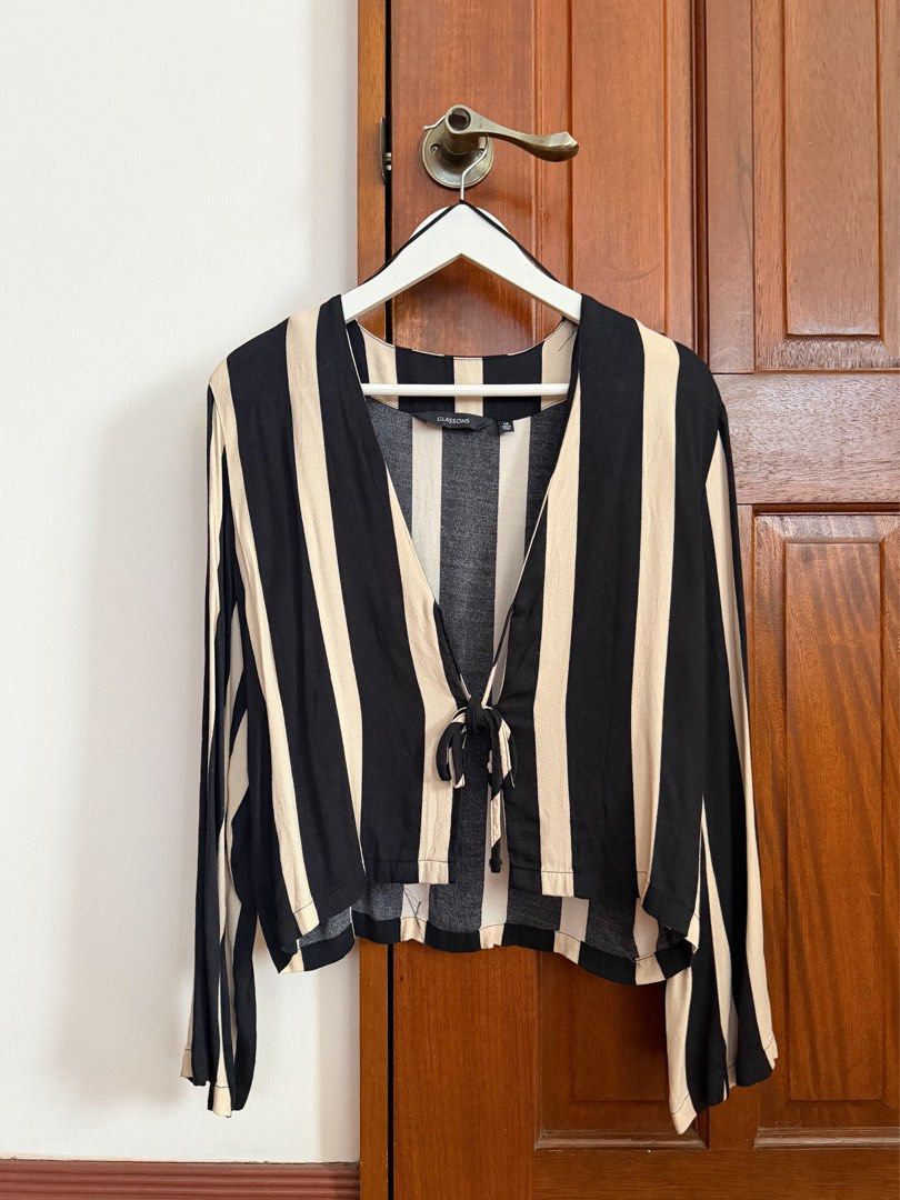 Glassons Longsleeve Linen Tie Front Top (Category: Blouses) located in Paranaque City. Submitted by consciouscleanout (Listing ID 1467732339, Image 1). Description: Unused. 10/10 condition Fits M-L.
