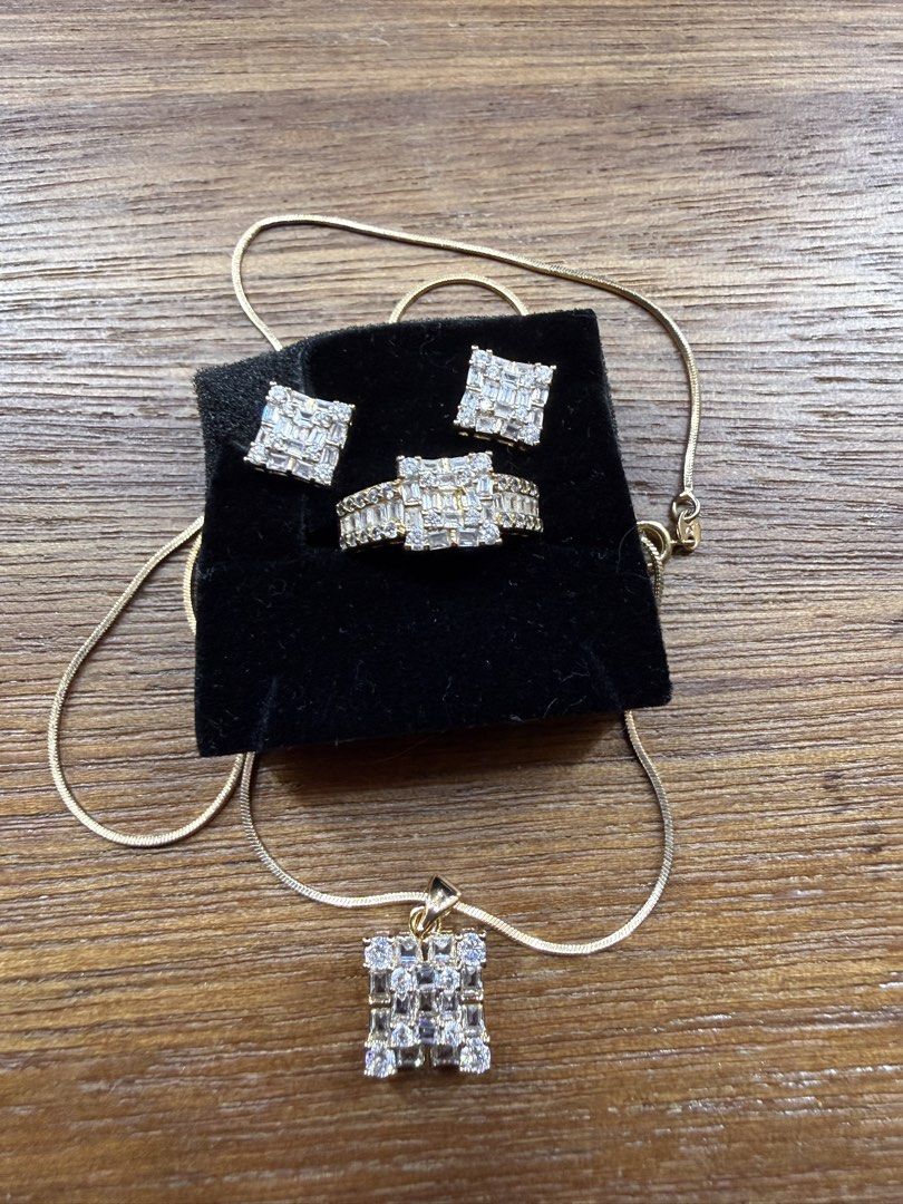 Gold Fancy Jewelry Set #4 (Category: Other Accessories) located in Iloilo. Submitted by dabyladaby2 (Listing ID 1467678980, Image 1). Description: Brand New Fancy Jewelry Only Not Pawnable Ring -Size 6.
