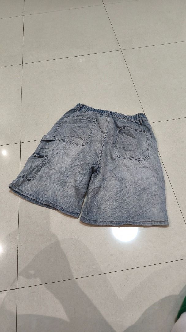 Graywash Drawstring Double Knee Carpenter Jorts (Category: Shorts) located in Davao. Submitted by thethriftproject082 (Listing ID 1467797239, Image 3). Description: Graywash Drawstring Double Knee Carpenter Jorts 📍𝐌𝐈𝐍𝐄: 650 📍𝐒𝐈𝐙𝐄 𝐎𝐍 𝐓𝐀𝐆: 📍𝐃𝐈𝐌𝐄𝐒: 20 x 30 - Style: Relaxed streetwear, casual everyday wear - Wash/Look: Lightwash denim with a stylish worn-in finish - Waistband: Adjustable drawstring for easy comfort - Pockets: Fun