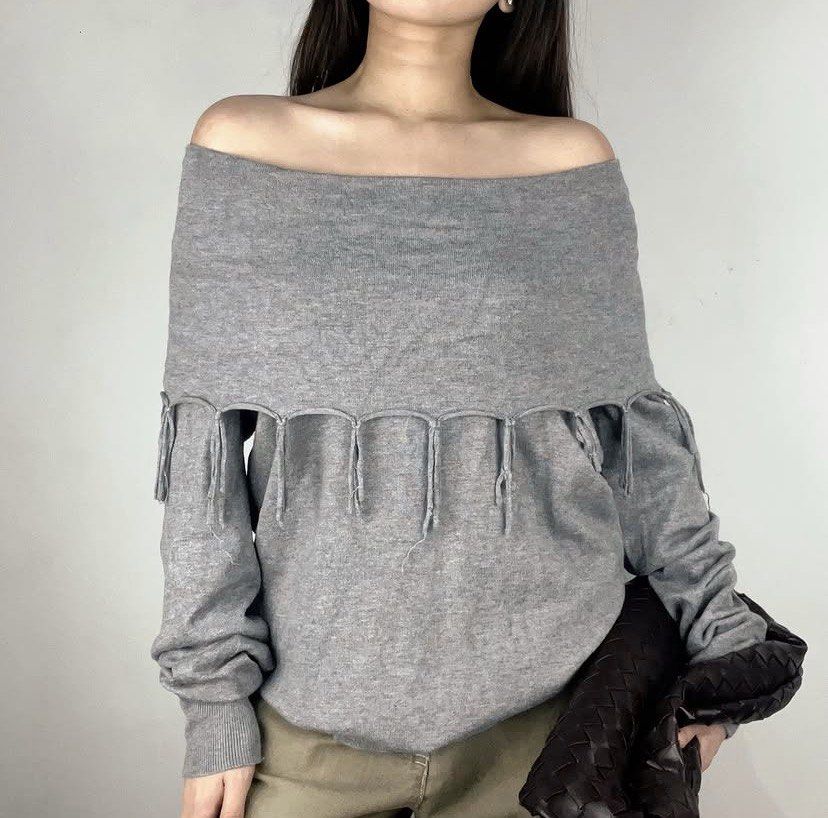 Grey Tassel Top (Category: Others Tops) located in Tabaco. Submitted by vdjnefujeb (Listing ID 1467691474, Image 1). Description: - freesize - small to medium (fits like the photo), large (snug fit, especially on the shoulder area) - L28”, up to B38” - decluttering.