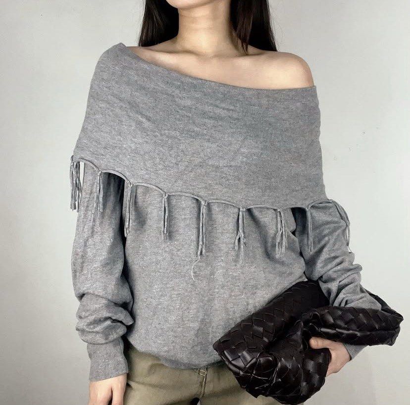 Grey Tassel Top (Category: Others Tops) located in Tabaco. Submitted by vdjnefujeb (Listing ID 1467691474, Image 2). Description: - freesize - small to medium (fits like the photo), large (snug fit, especially on the shoulder area) - L28”, up to B38” - decluttering.