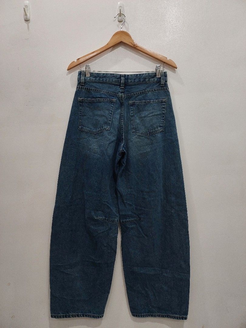 GU Baggy Barrel Denim Jeans (Category: Jeans) located in Cebu City. Submitted by thriftpurveyor (Listing ID 1467679337, Image 2). Description: Medium Waistline 28 Length 38 Excellent Condition No issues Php750+DF.