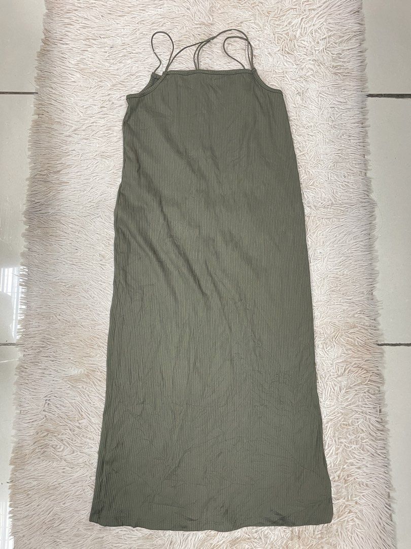 GU Camisole Dress (Category: Dresses) located in Mexico. Submitted by addyshane78413 (Listing ID 1467709361, Image 2). Description: GU Camisole Dress Medium on tag Color: olive W:16 L: 41.5 MOP: Gcash ✅ Mine Now, Pay Now ✅ First to Pay, Gets the Item ❌No rush shipping 📍 PAMPANGA Courier: JnT 🚚🚚 PM 💌💌.
