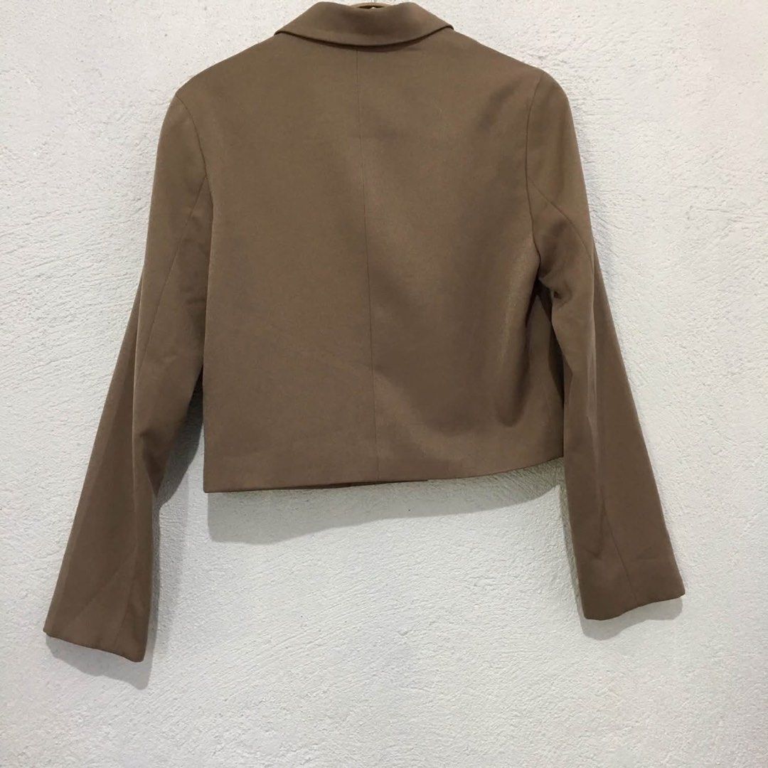 GU Crop Double breasted Blazer (Category: Coats, Jackets and Outerwear) located in Subic. Submitted by ayvee.ph (Listing ID 1467741810, Image 3). Description: GU Crop Blazer One of my fave!! Very pretty 😍 A must have✨ Size: Xs fits slim M 🏷Excellent cond No flaws / No issue No when worn / Haven't used it pa Price: 600 📌Color may differ sueto lighting / camera used 📍Olongapo City 🚛Courier: Reg J&t door to door del New miner send your details 
