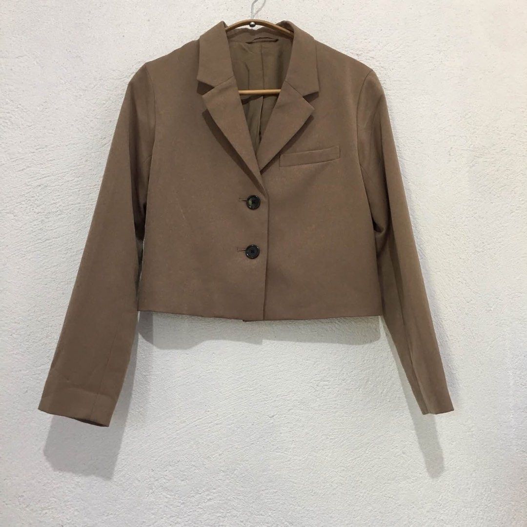 GU Crop Double breasted Blazer (Category: Coats, Jackets and Outerwear) located in Subic. Submitted by ayvee.ph (Listing ID 1467741810, Image 2). Description: GU Crop Blazer One of my fave!! Very pretty 😍 A must have✨ Size: Xs fits slim M 🏷Excellent cond No flaws / No issue No when worn / Haven't used it pa Price: 600 📌Color may differ sueto lighting / camera used 📍Olongapo City 🚛Courier: Reg J&t door to door del New miner send your details 