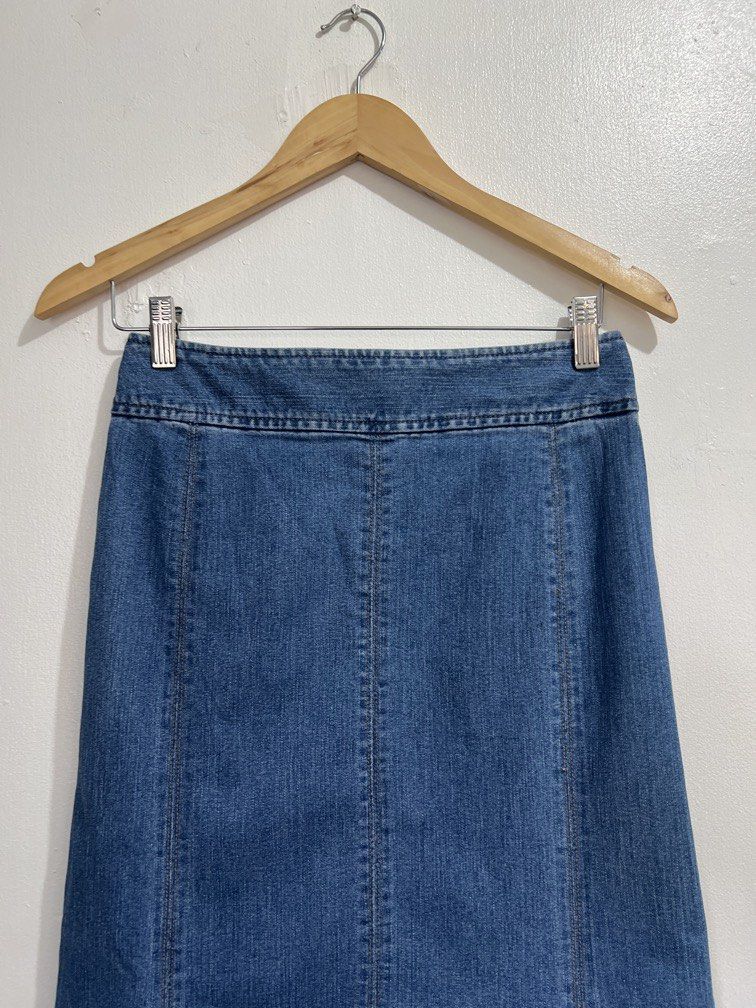 Medium GU denim mermaid cut skirt (Category: Skirts) located in Las Pinas. Submitted by gaeley (Listing ID 1467617954, Image 2). Description: stretchy w: 26-30" l: 35" M on tag.