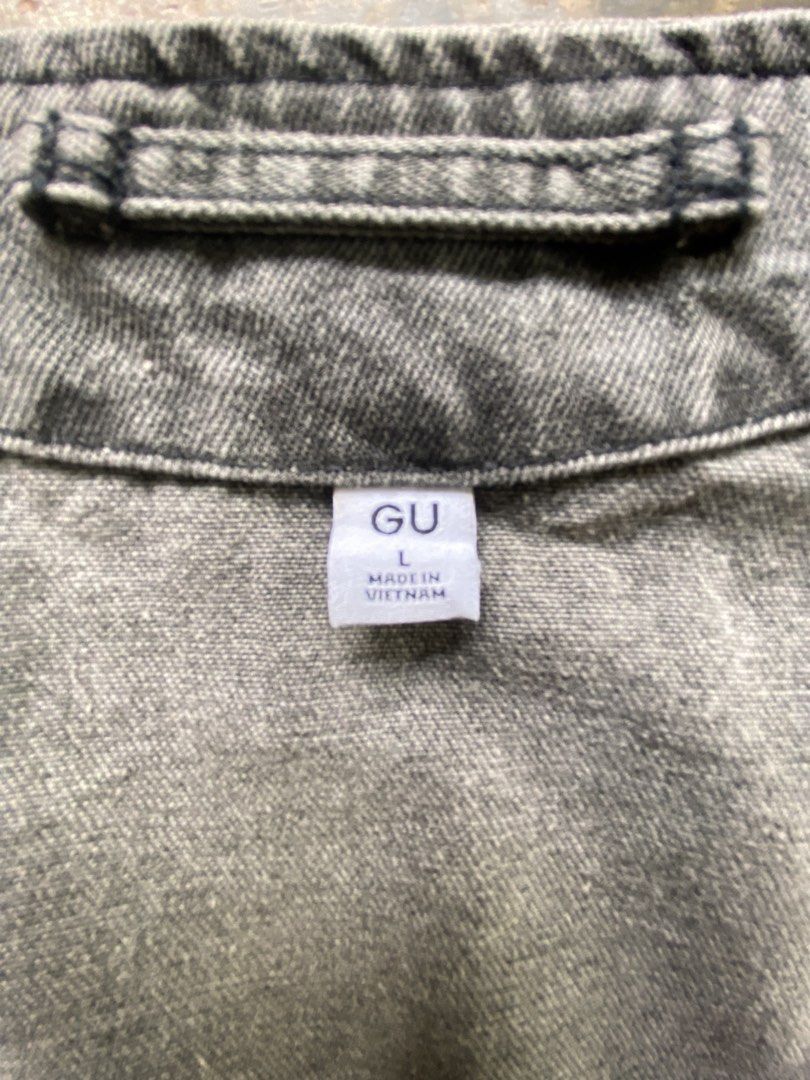 GU Gray Cotton Utility Vest Size L (Category: Vests) located in Dapitan. Submitted by bolandojh07634 (Listing ID 1467614719, Image 2). Description: - Brand: GU - 22 width x 25 length - Size: L (Made in Vietnam) - Material: 100% cotton with a washed gray finish - Design: Zip front closure, multiple functional front pockets, and back panel detailing - Style: Versatile streetwear layering piece.