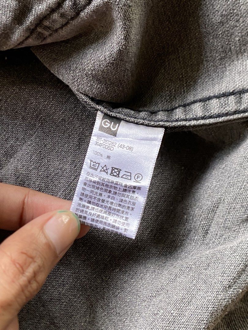 GU Gray Cotton Utility Vest Size L (Category: Vests) located in Dapitan. Submitted by bolandojh07634 (Listing ID 1467614719, Image 3). Description: - Brand: GU - 22 width x 25 length - Size: L (Made in Vietnam) - Material: 100% cotton with a washed gray finish - Design: Zip front closure, multiple functional front pockets, and back panel detailing - Style: Versatile streetwear layering piece.