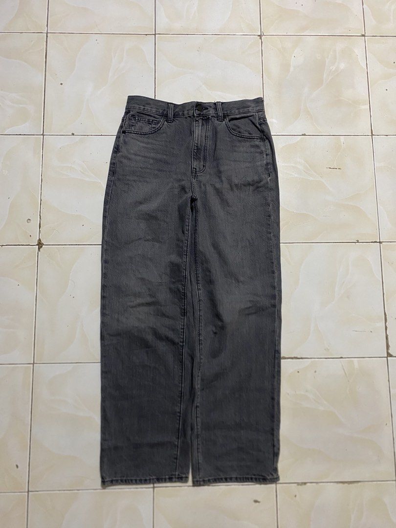 GU Grey Denim Jeans Size L (Category: Jeans) located in Davao. Submitted by chazethrift (Listing ID 1467739399, Image 1). Description: - Brand: GU - Size: L (70cm waist) size 30 to 31 - Material: 100% Cotton - Color: Solid dark grey wash - Style: Straight leg, standard pockets, button closure - Condition: Clean inside tags.
