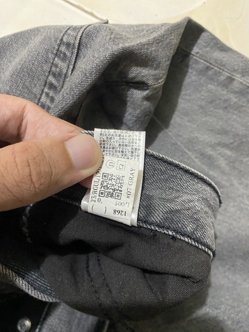 GU Grey Denim Jeans Size L (Category: Jeans) located in Davao. Submitted by chazethrift (Listing ID 1467739399, Image 3). Description: - Brand: GU - Size: L (70cm waist) size 30 to 31 - Material: 100% Cotton - Color: Solid dark grey wash - Style: Straight leg, standard pockets, button closure - Condition: Clean inside tags.