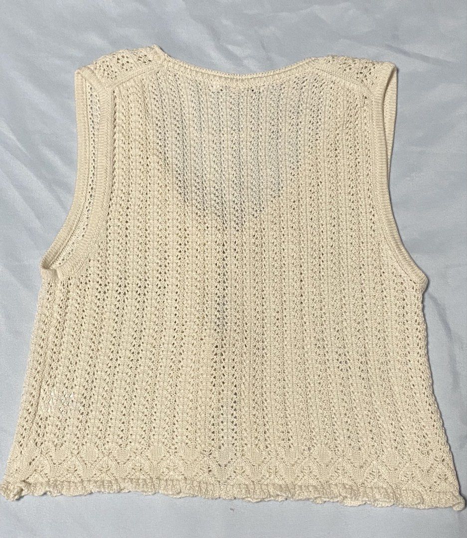 GU Knit Bow Front Tank Top Cream Size S (Category: Sleeveless) located in Paranaque City. Submitted by pomeloluvr (Listing ID 1467677962, Image 2). Description: Cream crochet knit vest by GU. Size S. Front tie ribbon closure with two bows. Open knit pattern with scalloped hem. 100% acrylic material. Lightweightx layering piece for warmer weather or over t-shirts..