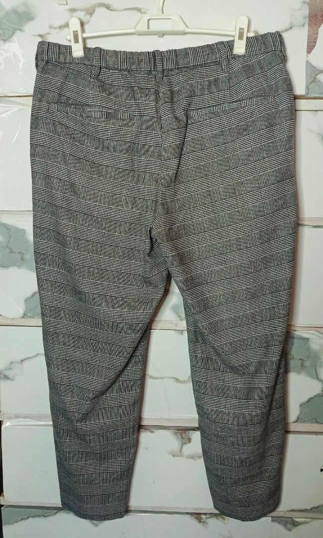 GU TROUSER PANTS MEN LARGE(32-36) (Category: Trousers) located in Quezon City. Submitted by ahyazheabea (Listing ID 1467719550, Image 2). Description: .