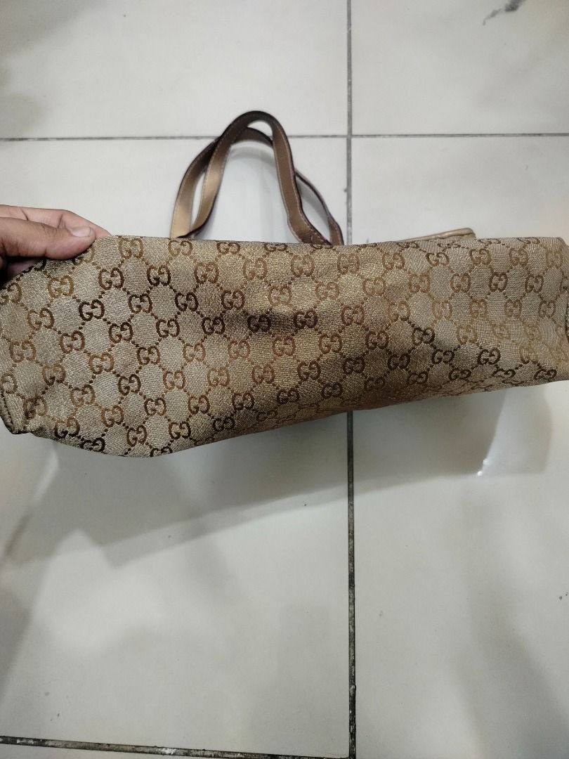 Gucci (Category: Luxury Bags & Wallets) located in Caloocan City. Submitted by ritubado_19 (Listing ID 1467714560, Image 3). Description: As new No issue Coded Excellent condition .