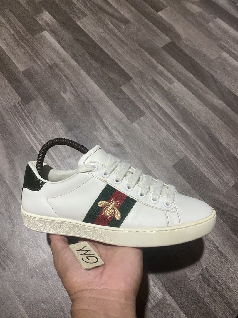 Gucci Ace Bee Sneaker (Category: Sneakers) located in Cebu City. Submitted by freemoon.b85e0c (Listing ID 1467806515, Image 1). Description: Gucci Ace Bee Sneaker Thrifted/2nd hand Size 8 us/5 uk/38 euro/25 cm Price 1880 plus sf Good condition.