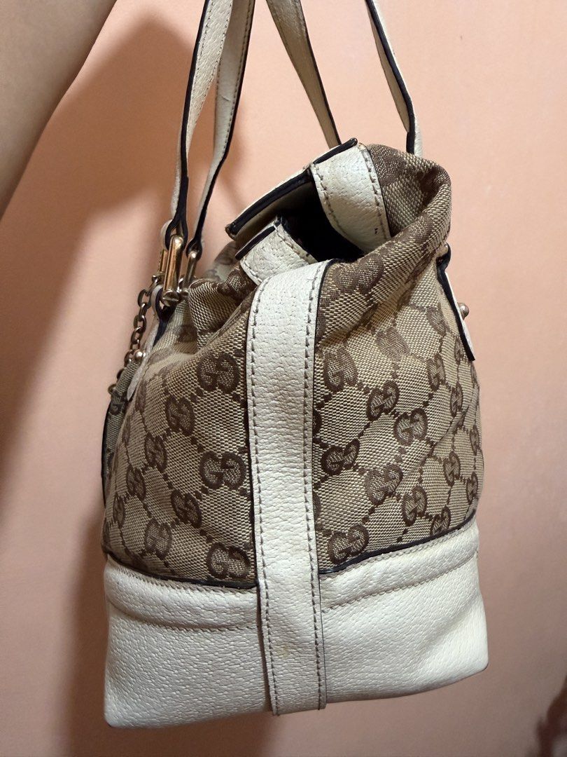 Gucci Treasure Boston Bag (Category: Shoulder Bags) located in Las Pinas. Submitted by fromlolita (Listing ID 1467741009, Image 3). Description: Gucci Treasure Boston Bag Sign of usage but not noticable Kindly self authenticate.