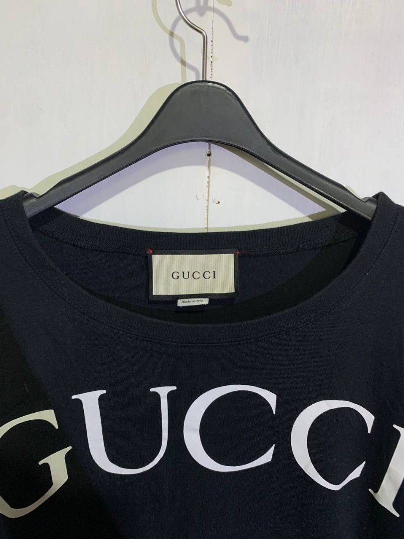 Gucci Interlocking G Logo T-shirt in black (Category: Activewear) located in Libon. Submitted by clarenceramirez (Listing ID 1467743648, Image 3). Description: GUCC1 SHIRT ‎26 INCHES LENGTH ‎19 INCHES WIDTH ‎BEST FIT: M ‎condition 9/10.