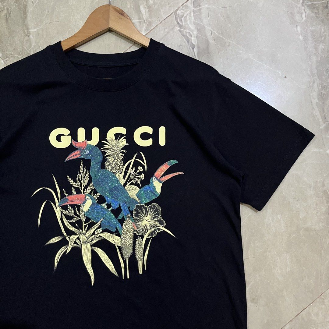 GUCCI PRINTED TSHIRT (Category: Luxury Apparel) located in Marikina City. Submitted by arniejane23 (Listing ID 1467688573, Image 2). Description: GUCCI PRINTED TSHIRT SIZE MEDIUM DIMENSION width - 21 length - 26 MISSING NECK TAG NO OTHER FLAW COLOR RATE 9.8/10 EXCELLENT CONDITION!! 📩📩📩.