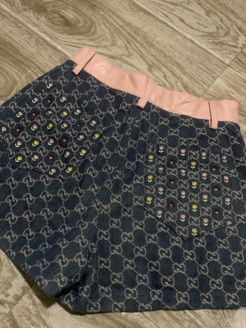 Gucci sexy short (Category: Luxury Apparel) located in Tarlac. Submitted by luxurious_apparel (Listing ID 1467716786, Image 3). Description: GUCCI MONOGRAM SEXY SHORT Dimes 26 waist 13 length Like new condition .