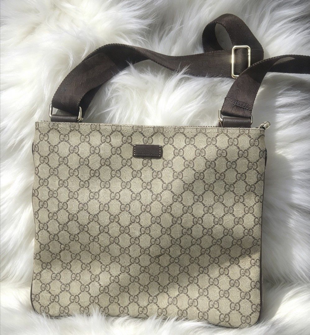 Gucci sling (Category: Cross-body Bags) located in Iloilo. Submitted by khonz (Listing ID 1467684225, Image 1). Description: no flaw.