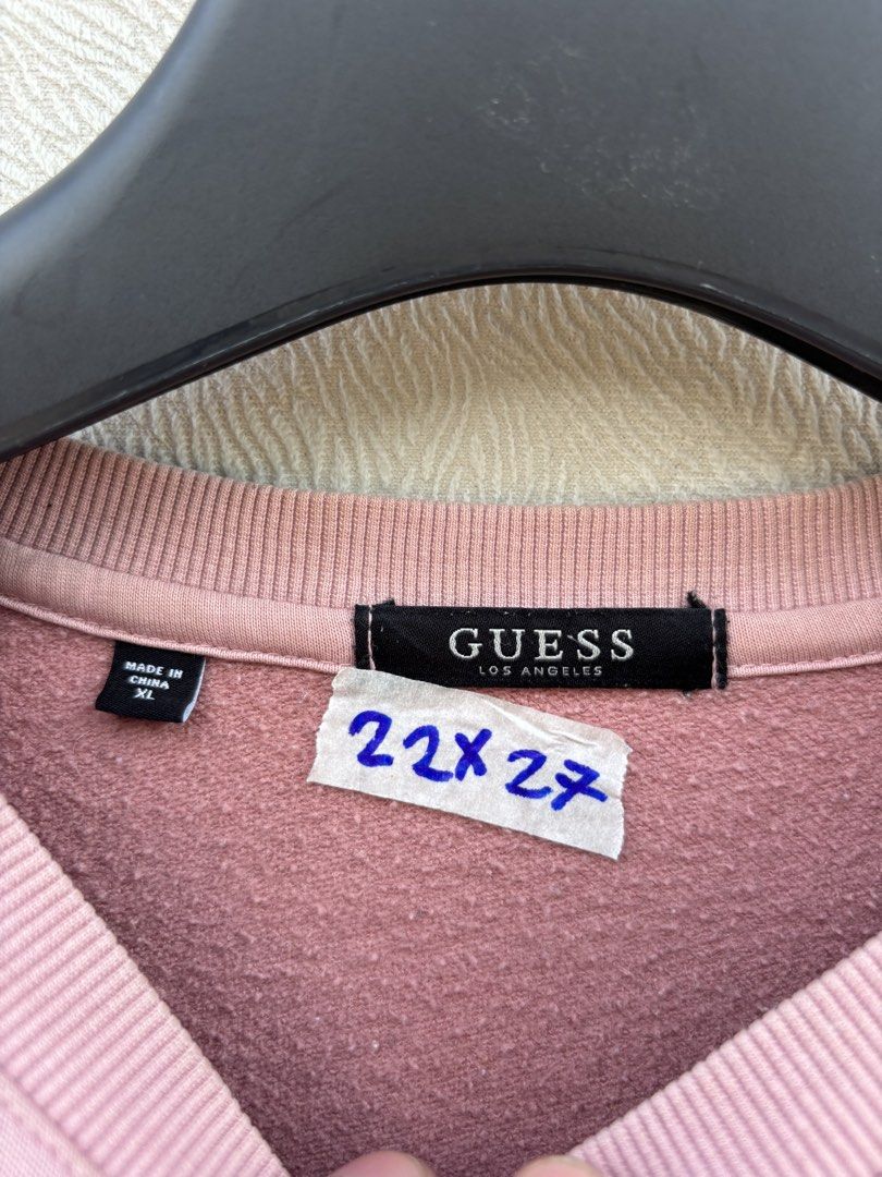 Guess Crewneck/Sweatshirt (Category: Coats, Jackets and Outerwear) located in Baybay. Submitted by thrift.ed2023 (Listing ID 1467651536, Image 3). Description: Guess Crewneck/Sweatshirt Large 22x27 No Issue Need Wash Good as New .