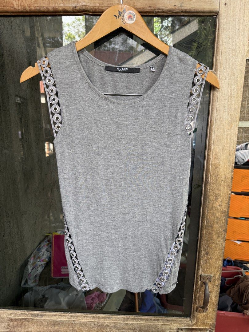 GUESS Julia knit tanktop (Category: Sleeveless) located in Manolo Fortich. Submitted by thriftacktoe34 (Listing ID 1467684393, Image 1). Description: Excellent condition Color rate 9.5/10 Size XS Dimes W14 x L23 Issue: may scratch sa may neckline FREE shipping fee.