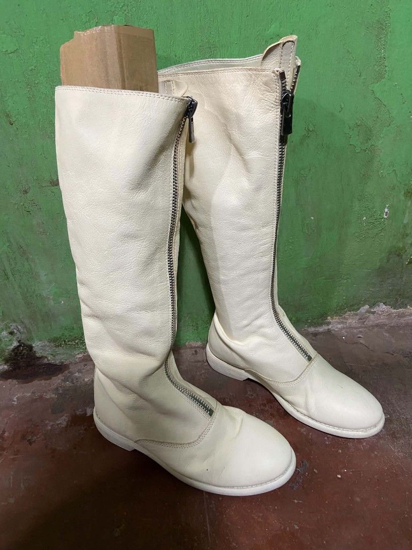 GUIDI BOOTS (Category: Sneakers & Footwear) located in Nabua. Submitted by supermix5119 (Listing ID 1467675807, Image 1). Description: Guidi BOOTS Size 37 Very Good Condition 2000+Sf.
