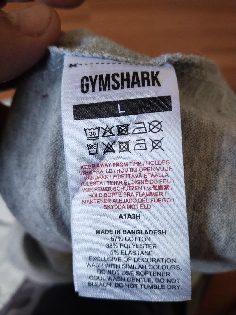 Gymshark Essential Logo Tee — Size L (Category: Tshirts & Polo Shirts ) located in Mabalacat. Submitted by al_amin_thrift (Listing ID 1467650737, Image 2). Description: Gymshark Essential Logo Tee — Size L 28*21 ✔️ Brand: Gymshark — authentic activewear ✔️ Size: L — regular athletic fit ✔️ Light heather grey — versatile everyday color ✔️ Soft stretch fabric — 57% cotton blend ✔️ Raglan sleeves + subtle chest logo ✔️ Excellent pre-loved condition 