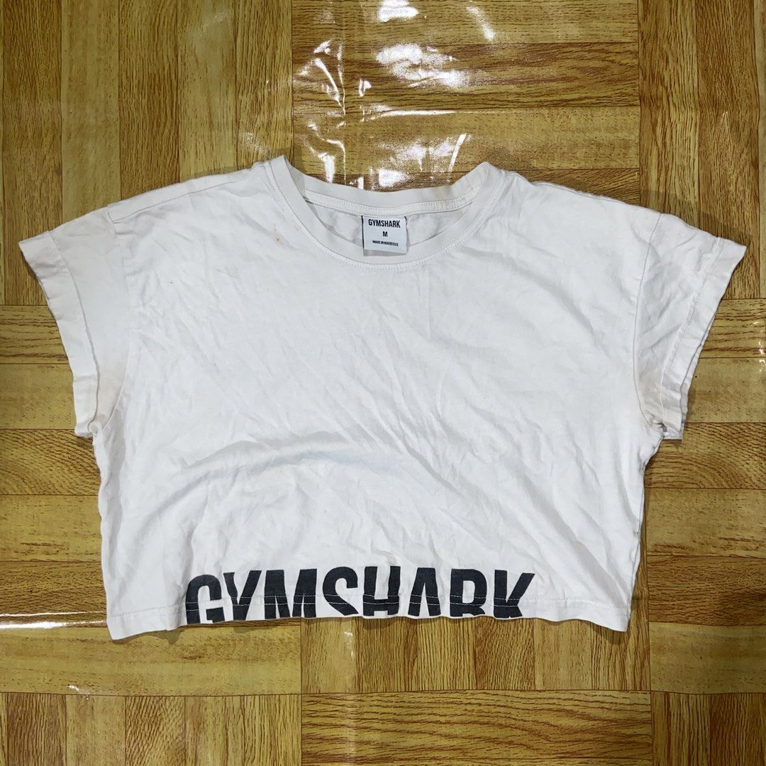 Gymshark Fraction Crop Top (Category: Activewear) located in Dasmarinas. Submitted by thrift2gems (Listing ID 1467603632, Image 1). Description: Gymshark Fraction Crop Top✨ -WIDTH: 17.5 -LENGTH: 14 -COLOR RATE: 9.2/10 -CONDITION: 9.2/10 -ISSUE: NEED WASH .