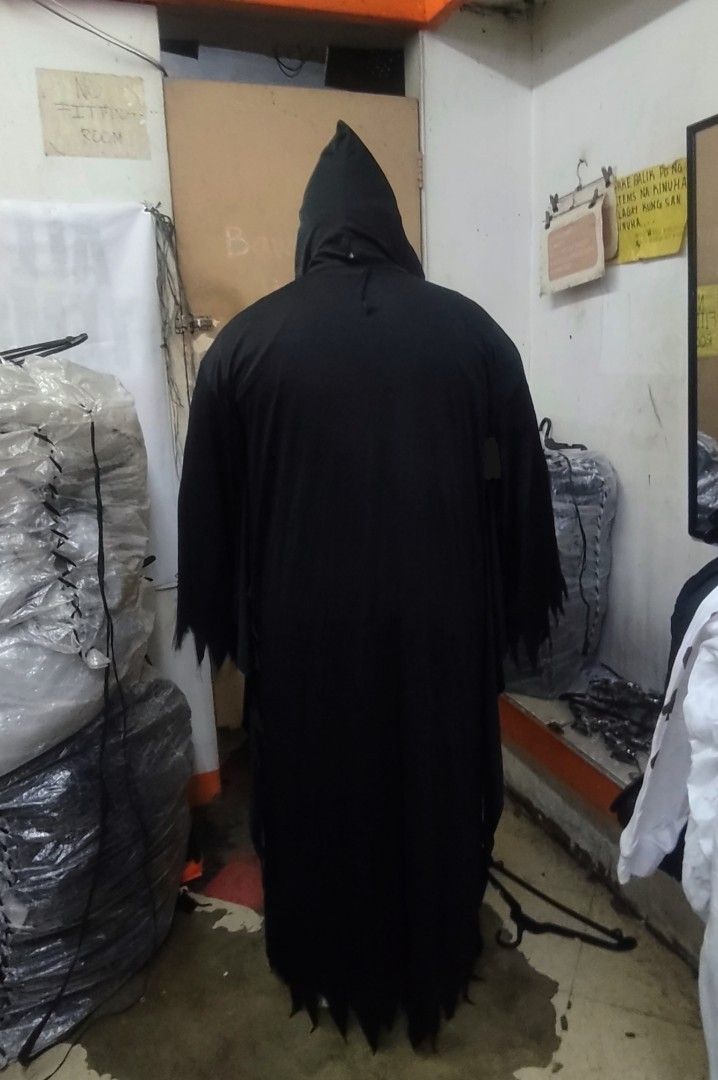 HALLOWEEN GHOST SCREAMER COSTUMES (Category: Looking For) located in Taguig. Submitted by mmthriftshop.ph (Listing ID 1467828339, Image 2). Description: 🎃 HALLOWEEN GHOST SCREAMER COSTUME 👻 💵 500.00 + SF 📏 SIZING : ➡️ Free Size (One Size Fits All) ➡️ The model is 5'8" in height with his actual size of 2XL ❌ NO COD/COP ✅ Payment first policy 🏷️ Like new condition and absolutely no issue. Guarantees na makapal ang tela nya kaya quality talaga 