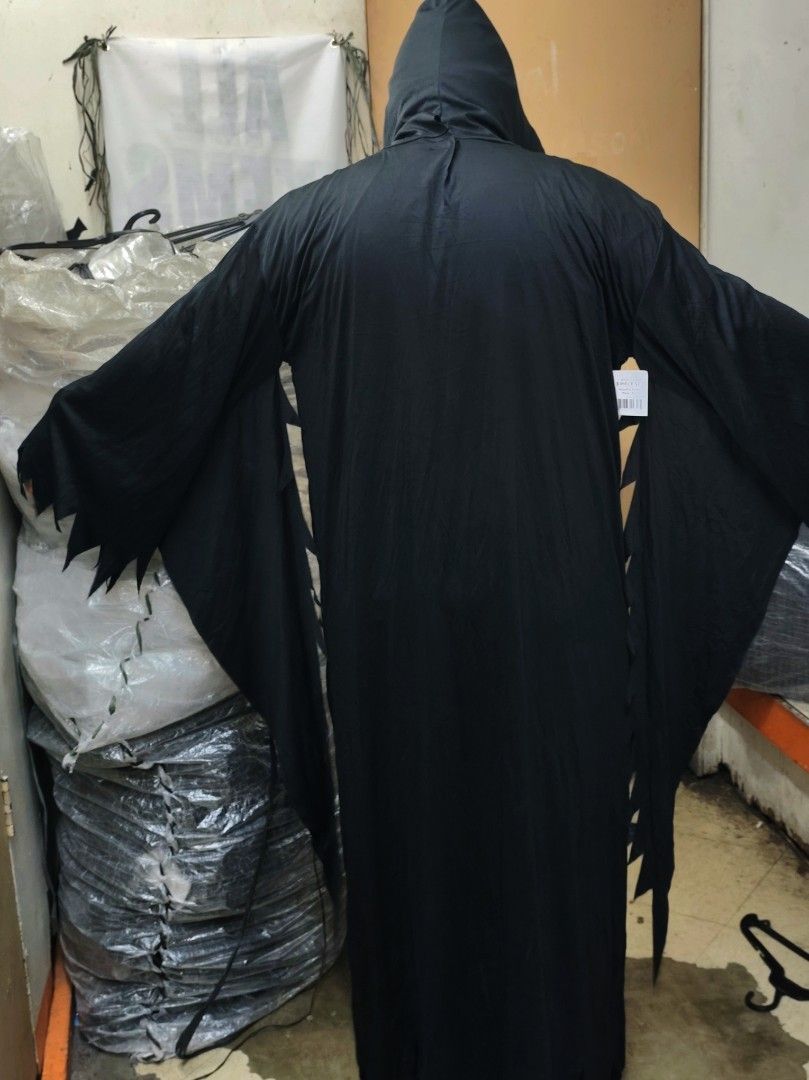 HALLOWEEN GHOST SCREAMER COSTUMES (Category: Looking For) located in Taguig. Submitted by mmthriftshop.ph (Listing ID 1467828339, Image 3). Description: 🎃 HALLOWEEN GHOST SCREAMER COSTUME 👻 💵 500.00 + SF 📏 SIZING : ➡️ Free Size (One Size Fits All) ➡️ The model is 5'8" in height with his actual size of 2XL ❌ NO COD/COP ✅ Payment first policy 🏷️ Like new condition and absolutely no issue. Guarantees na makapal ang tela nya kaya quality talaga 