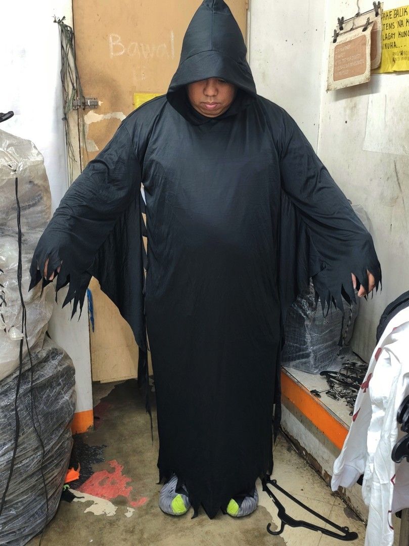 HALLOWEEN GHOST SCREAMER COSTUMES (Category: Looking For) located in Taguig. Submitted by mmthriftshop.ph (Listing ID 1467828339, Image 1). Description: 🎃 HALLOWEEN GHOST SCREAMER COSTUME 👻 💵 500.00 + SF 📏 SIZING : ➡️ Free Size (One Size Fits All) ➡️ The model is 5'8" in height with his actual size of 2XL ❌ NO COD/COP ✅ Payment first policy 🏷️ Like new condition and absolutely no issue. Guarantees na makapal ang tela nya kaya quality talaga 