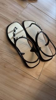 (Category: ) located in . Submitted by declutter_forsale (Listing ID 1467693131, Image 1). Description: .