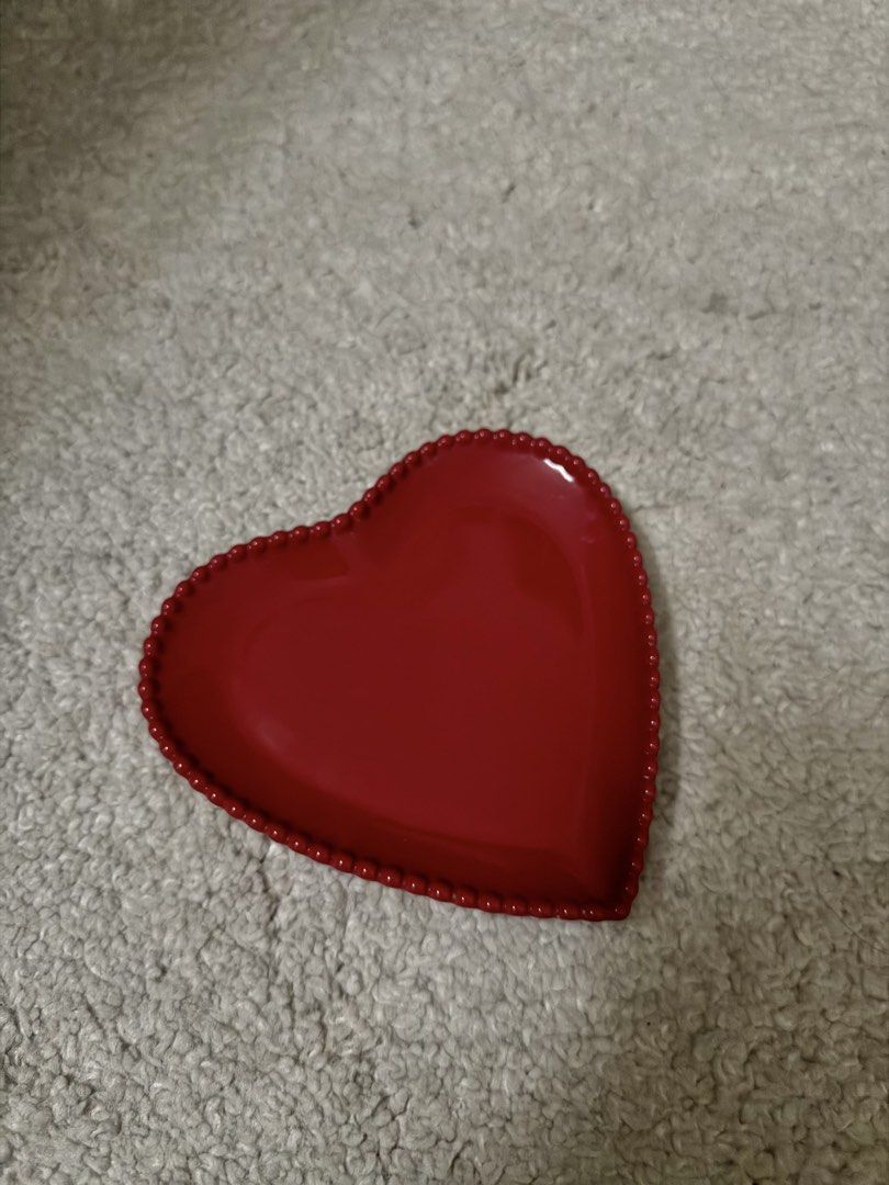 Heart plate/trinket dish (Category: Vases & Decorative Bowls) located in Paranaque City. Submitted by closetanghelita (Listing ID 1467738375, Image 1). Description: Can ship with lalamove or J&T.