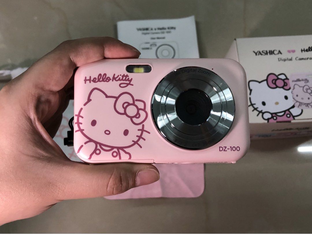 HELLO KITTY DIGICAM (Category: Cameras) located in Manila. Submitted by hayaxsint (Listing ID 1467818943, Image 3). Description: 🩷 HELLO KITTY DIGICAM 🩷 inclusions: - digicam - wrist strap - box - pouch - lens cloth no dents, minor scratches only on the silver part. see pictures. all in good condition 💓 location: QC MOP: gcash/maribank/gotyme MOD: lalamove/J&T meet up: Ever Commonwealth/SM North/Trinoma/SM Fairview/Fairview Terraces rfs: di na