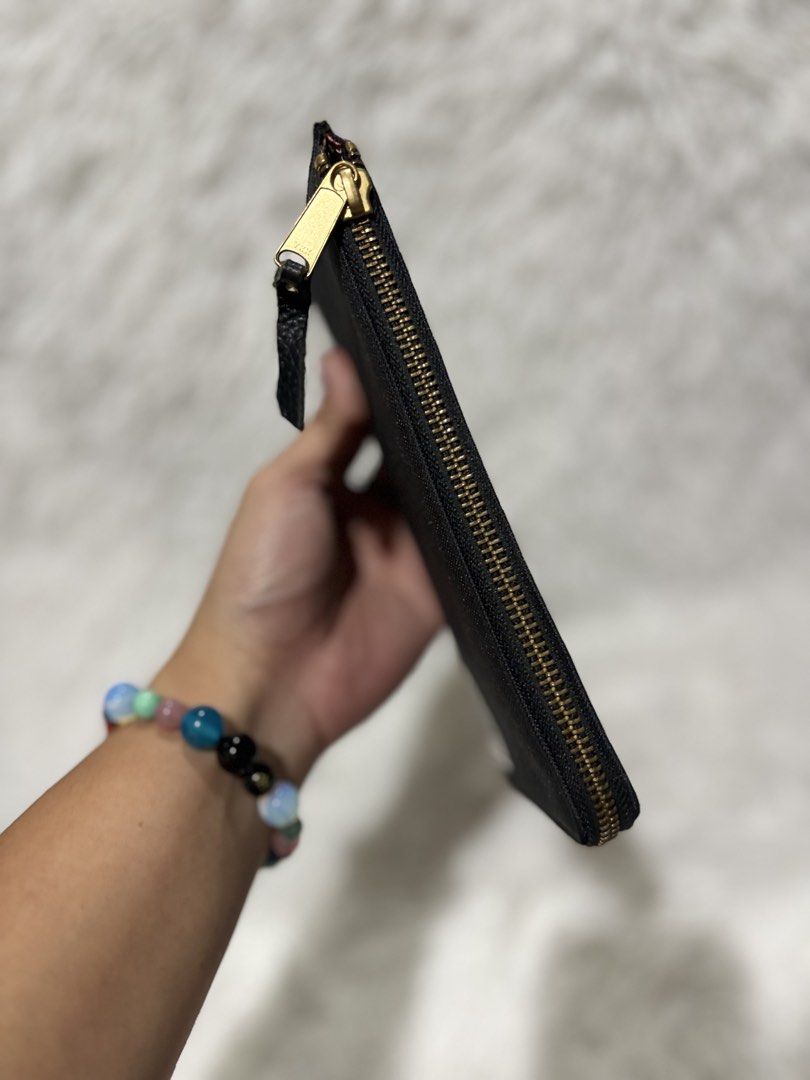 Herschel (Category: Wallets & Card holders) located in Baguio. Submitted by rheaanne07 (Listing ID 1467832293, Image 3). Description: Long wallet L zip Ang ganda din neto Like new Brandnew price is ₱3k up.