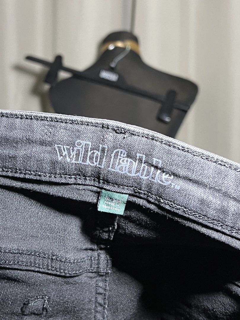 High rise jean shorts (Category: Shorts) located in Las Pinas. Submitted by jilanah (Listing ID 1467755022, Image 2). Description: Size says 10/30A Would best fit small .