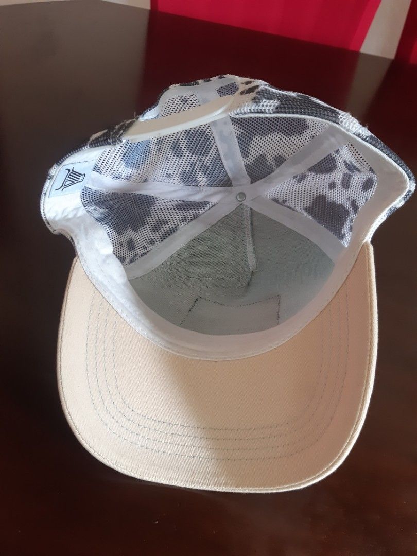 HIGHLAND COW CAP (Category: Caps & Hats) located in Tarlac. Submitted by ohmyamu (Listing ID 1467618230, Image 2). Description: HIGHLAND COW TRUCKER CAP NO ISSUE.